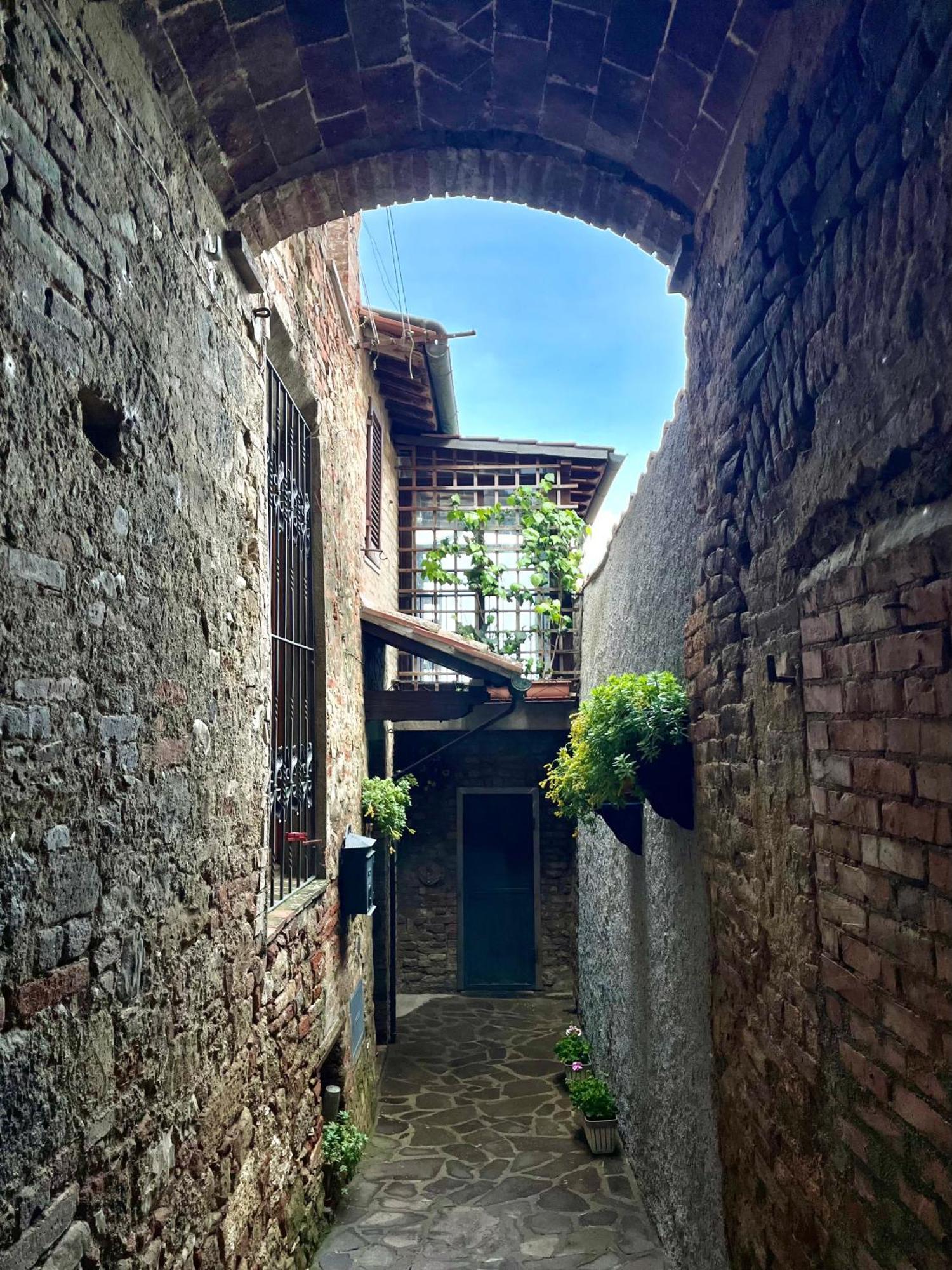 Appartamento Mirella In Centro Storico Casole dʼElsa المظهر الخارجي الصورة